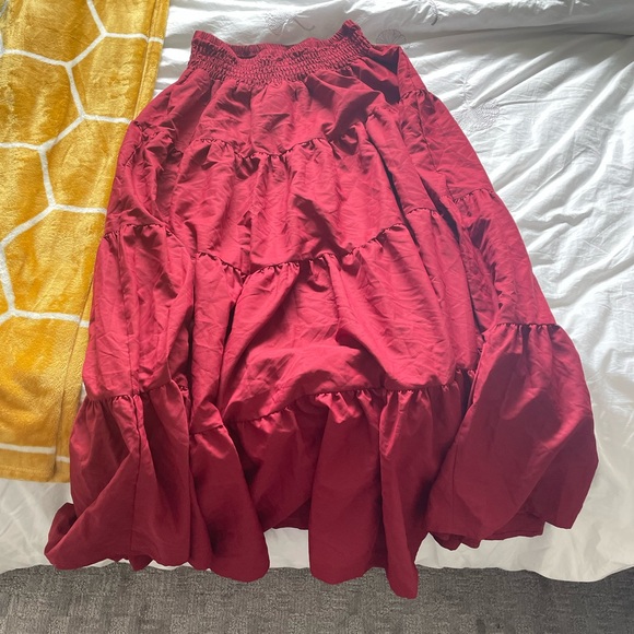 Red flowy long skirt - Picture 2 of 3